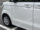 運転席側のドアは、使いやすさを追求した設計。視認性も高く、スムーズな操作性を実現しています。