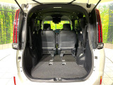 普段のお買い物や通勤、送迎等に十分な荷室スペースを確保しております。セカンドシートを倒すと、大きな荷物の積載も可能です♪