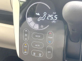 【オートエアコン】一度お好みの温度に設定すれば、車内の温度を検知し風量や温度を自動で調整。暑い&hellip;寒い&hellip;と何度もスイッチ操作をする必要はありません。快適な車内空間には必須の機能ですね♪