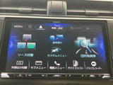 鮮やかな高画質ディスプレイで、目的地設定や音楽再生を快適に操作できます。多彩な機能で、ドライブをより豊かな時間へと演出してくれるでしょう。