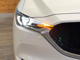 【LEDヘッドライト】悪天候や夜間走行時も良好な視界を確保し安心して運転できる高輝度LEDヘッドライトを装備!点灯速度が早く、消費電力も抑えられています。
