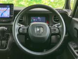 操作しやすい握り心地で、快適なドライビングをサポートします。多機能スイッチで、様々な操作を手元で簡単に行えます。