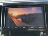 停車時にTVを楽しめます。お子様連れの移動時など、後部座席で退屈しない時間を演出します。