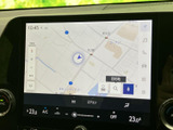 高精細な地図表示で、スムーズなナビゲーションを実現。周辺施設情報も確認でき、お出かけの計画を立てる際にも役立ちます。