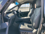 上質な内装が、車内空間を上品に演出。細部にまでこだわった美しい仕上がりです。