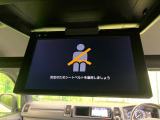 【フリップダウンモニター】大画面モニターで後席でもエンタメをお楽しみいただけます。小さなお子様にも大人気の装備です♪
