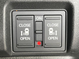 【両側パワースライドドア】スマートキーや運転席のスイッチで後席両側スライドドアの開閉が可能♪電動だから力を入れてドアを開ける必要が無く、小さなお子様でも簡単に開け閉めでき快適です♪