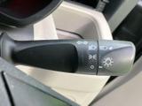 視認性の高いウインカーレバーで、安全な運転をサポートします。操作も簡単で、咄嗟の時でもスムーズに合図を送れます。