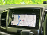 鮮明な地図表示で、視認性の高いナビゲーション。安全運転をサポートしながら、目的地へ案内します。