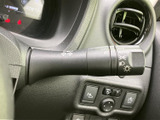 操作感にこだわったウインカーレバー。視覚的な確認もしやすく、安全な運転をサポートします。
