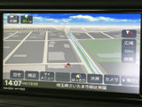 目的地までのルートを鮮明に表示。スムーズなナビゲーションで、初めての場所でも安心してドライブを楽しめます。