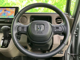 握りやすく操作しやすいステアリングは、長距離運転でも疲れにくい設計です。快適なドライビングポジションを実現します。