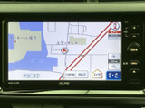 鮮明な地図表示で、運転中の視認性が向上。スムーズなルート検索で、安心して目的地へ向かうことができます。
