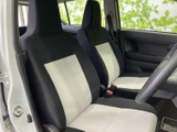手入れの行き届いた内装空間が、快適なドライブを約束します。シンプルで使いやすい空間設計で、運転の負担を軽減し、安心感を与えます。