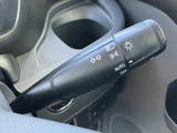 視認性の高いウインカーレバーで、安全な走行をサポート。操作も簡単で、スムーズな車線変更を可能にします。