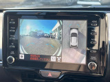 【パノラミックビューモニター】専用のカメラにより、上から見下ろしたような視点で360度クルマの周囲を確認することができます☆死角部分も確認しやすく、狭い場所での切り返しや駐車もスムーズに行えます。