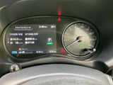 スタイリッシュなデザインと優れた視認性を両立。重要な車両情報をドライバーに分かりやすく伝えます。