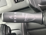 雨天時でも安心して運転できるよう、操作しやすいワイパーレバーを装備。インターバル切り替えも可能で、様々な天候に対応できます。