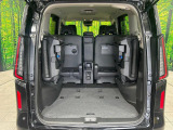普段のお買い物や通勤、送迎等に十分な荷室スペースを確保しております。セカンドシートを倒すと、大きな荷物の積載も可能です♪
