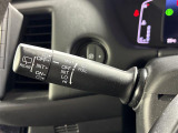 【オートワイパー(AUTO)】雨が降り出した時に、雨滴検出用センサー(レインセンサー)が雨滴を感知すると、自動でワイパーが動作します。