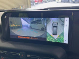 【パノラミックビューモニター】専用のカメラにより、上から見下ろしたような視点で360度クルマの周囲を確認することができます☆死角部分も確認しやすく、狭い場所での切り返しや駐車もスムーズに行えます。