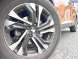 ●純正17インチアルミホイール:輸入車ならではの卓越した走りを支えるホイールと足回りです!日本車の走りに慣れている方にもぜひ体感して頂きたいほど、高いレベルでまとまっています!