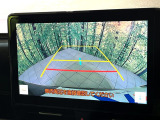 【バックカメラ】駐車時に後方がリアルタイム映像で確認できます。大型商業施設や立体駐車場での駐車時や、夜間のバック時に大活躍!運転スキルに関わらず、今や必須となった装備のひとつです!