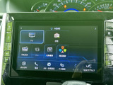 多彩な情報表示に対応し、運転に必要な情報をわかりやすく確認できます。安全運転をサポートする機能も備わっています。