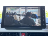 停車時に映像を楽しめる大画面モニターが、ちょっとした時間をお愉しみいただけます。お子様連れのご家族にもおすすめです。