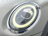 ●LEDヘッドライト:夜間走行時も良好な視界を確保し安心して運転できる高輝度LEDヘッドライトを装備!点灯速度が早く、消費電力も抑えられています。
