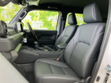 親しみやすい内装で、運転席から快適なドライブを楽しめます。細部までこだわったデザインが魅力です。