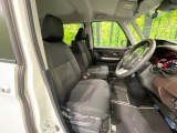 運転席シート廻りは使用感も少なく、良好な状態となっています。丁寧に使われていたことがよくわかりますね。