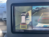駐車時の後方確認をサポート。安全でスムーズなバック操作を可能にします。