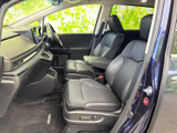 運転席からの視界が広く、安全な運転をサポートします。周囲の状況を把握しやすく、安心して運転できます。