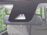 【スマートアシスト】走行中に前方の車両等を認識し、衝突しそうな時は警報とブレーキで衝突回避と被害軽減をアシスト。より安全にドライブをお楽しみいただけます。