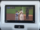 停車時にテレビを楽しめる機能が搭載されています。お子様連れのご旅行など、移動時間を有効活用できます。