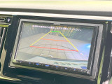 【バックカメラ】駐車時に後方がリアルタイム映像で確認できます。大型商業施設や立体駐車場での駐車時や、夜間のバック時に大活躍!運転スキルに関わらず、今や必須となった装備のひとつです!