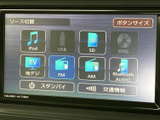多彩なメディアに対応し、お好みの音楽を存分に楽しめます。ラジオ、CD、USBなど、様々な音源を再生可能です。