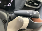 操作しやすいウインカーレバー。スムーズなウインカー操作で、安全な車内空間を確保します。視認性の高いデザインも魅力です。