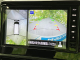 駐車時や後退時の安全をサポート。後方視界を広げ、障害物を検知しやすく、スムーズな後退運転を支援します。