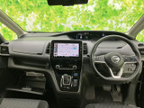 駐車や後退時の安全をサポートするバックモニター。後方の状況を大画面で確認でき、安心して運転できます。狭い場所でもスムーズな運転を。