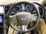 インテリアに合わせたデザインのステアリングは、運転される方のことも考え、運転しやすい形状、大きさです。是非一度、実際に触ってお確かめください。
