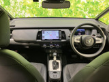 運転席からの視界も良好で、安全な運転をサポートします。広々とした空間で、快適なドライブを体験してください。