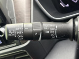 雨天時でも、視界をクリアに保つためのレバーです。快適なドライブをサポートし、安全運転に貢献します。