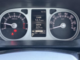 視認性の高いメーターデザイン。運転に必要な情報を一目で確認でき、快適なドライビングをサポートします。