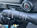雨天時でも視界を確保し、安全な運転をサポート。ワンタッチで操作でき、雨の日の運転を快適にします。