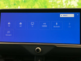 ラジオからBluetooth接続まで、多彩な音源を楽しめるオーディオ画面です。お好みの音楽を快適に再生し、ドライブを盛り上げます。