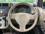 インテリアに合わせたデザインのステアリングは、運転される方のことも考え、運転しやすい形状、大きさです。是非一度、実際に触ってお確かめください。