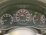 必要な情報をひと目で確認できるメーターです。シンプルで分かりやすい表示で、運転に集中できます。