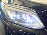 ●LEDヘッドライト:夜間走行時も良好な視界を確保し安心して運転できる高輝度LEDヘッドライトを装備!点灯速度が早く、消費電力も抑えられています。